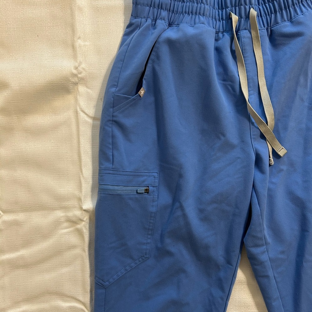 FIGS Blue Jogger Scrub Pants Size Small 💙 - Picture 4 of 9